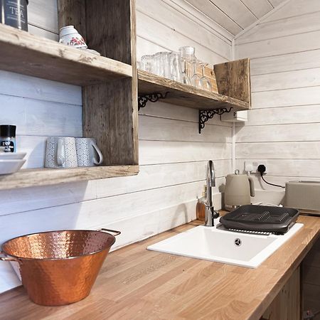 'Swan' Lakeview Lodge Bishampton Экстерьер фото