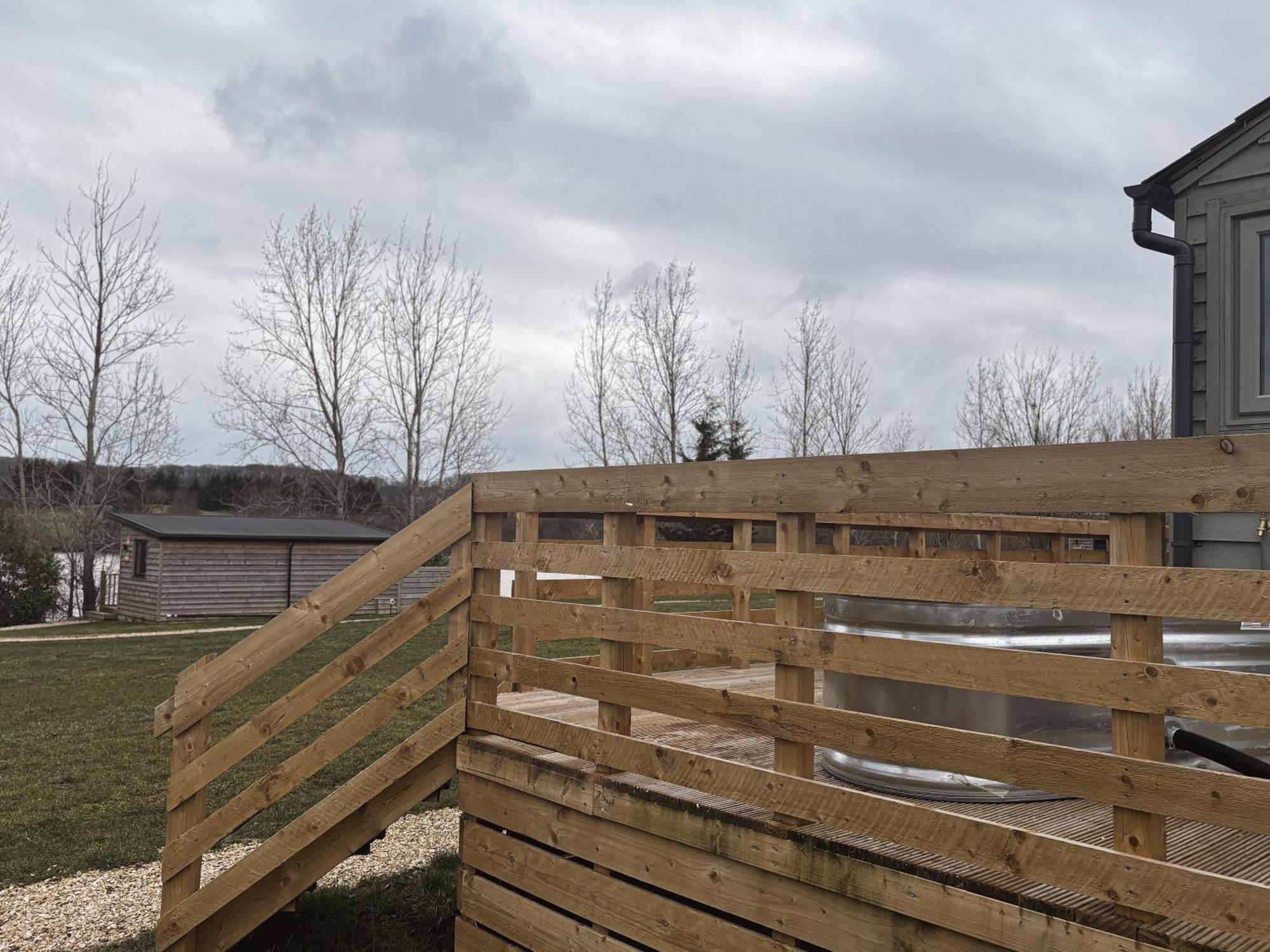 'Swan' Lakeview Lodge Bishampton Экстерьер фото