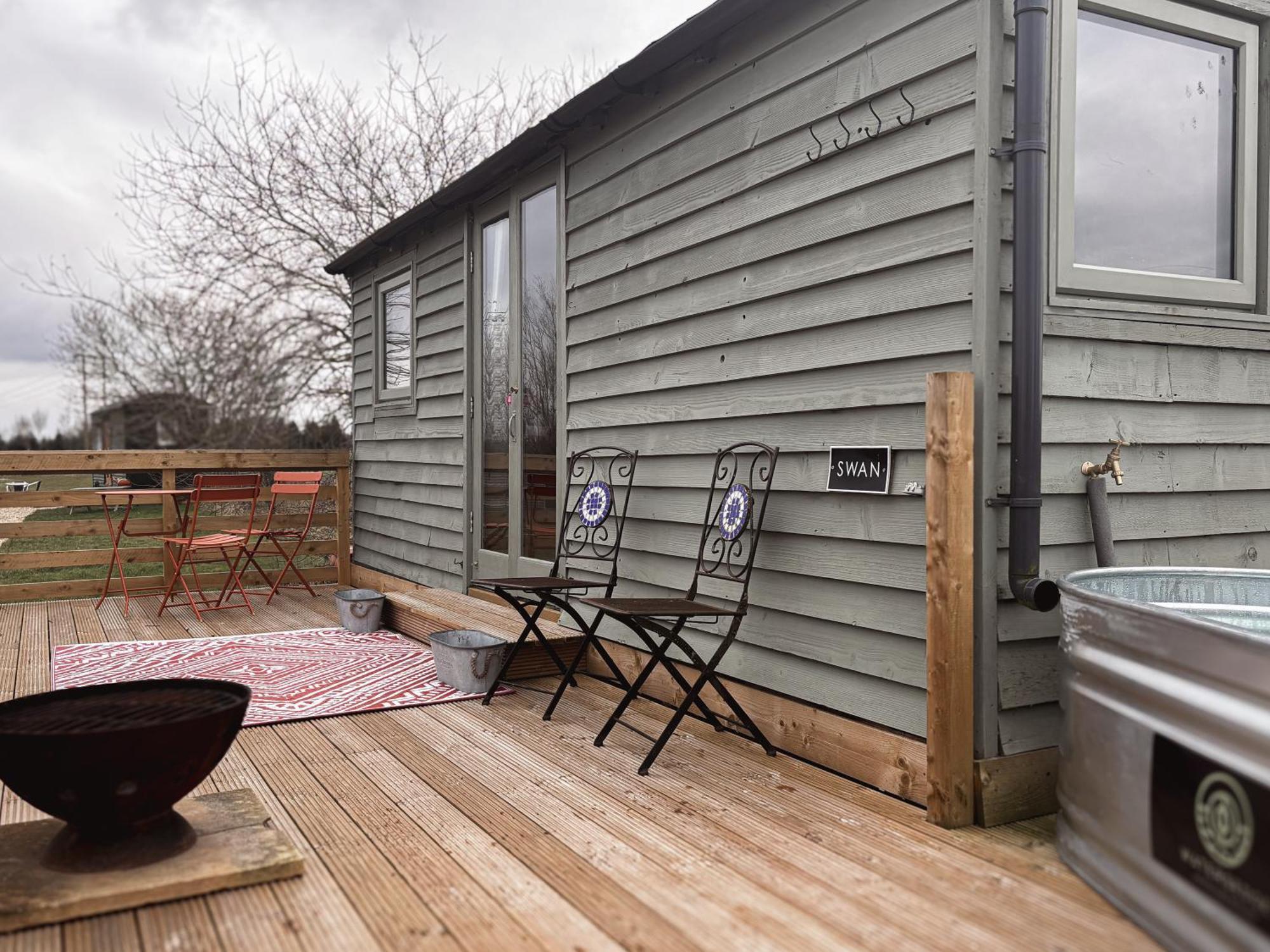 'Swan' Lakeview Lodge Bishampton Экстерьер фото