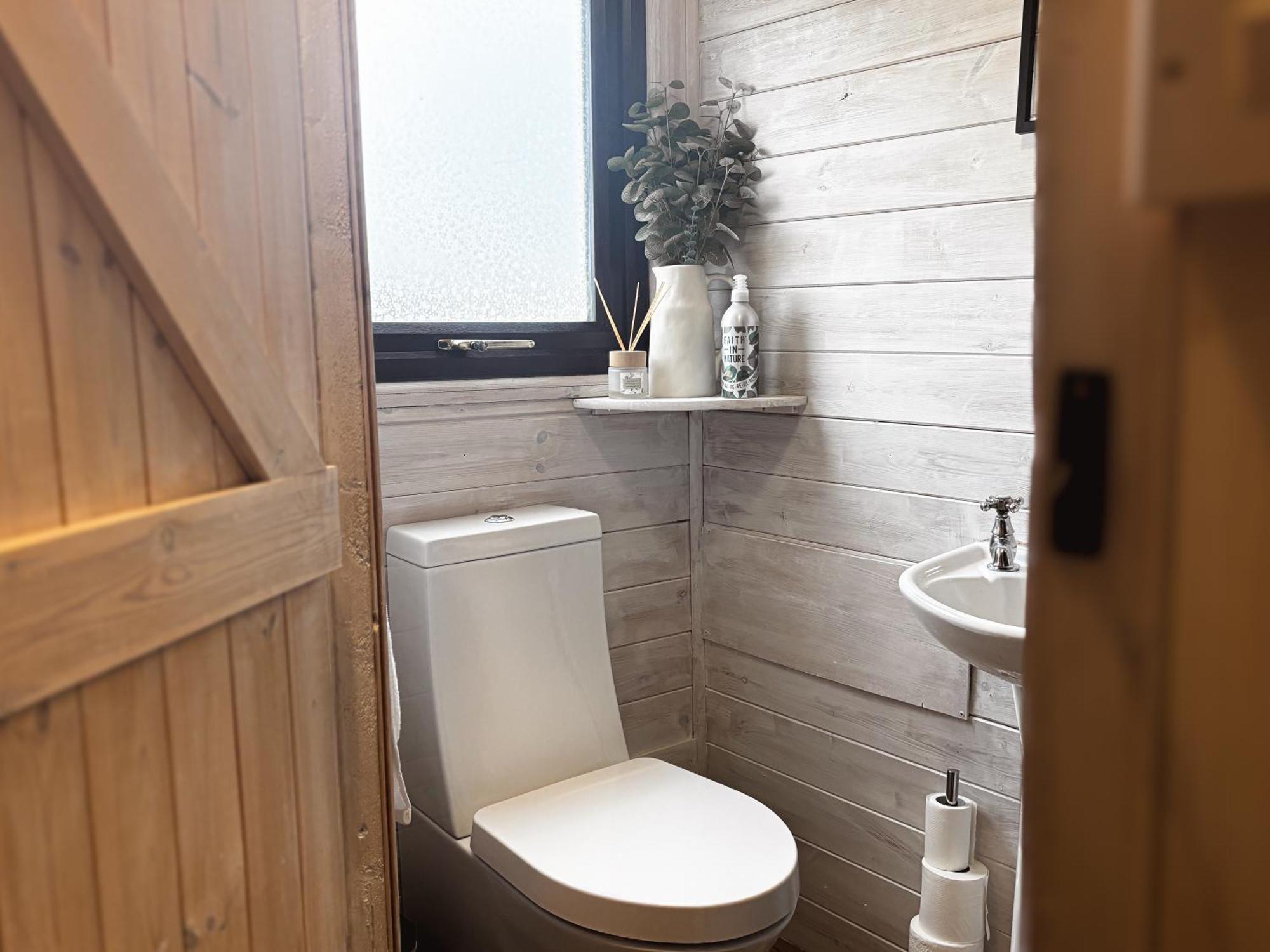 'Swan' Lakeview Lodge Bishampton Экстерьер фото